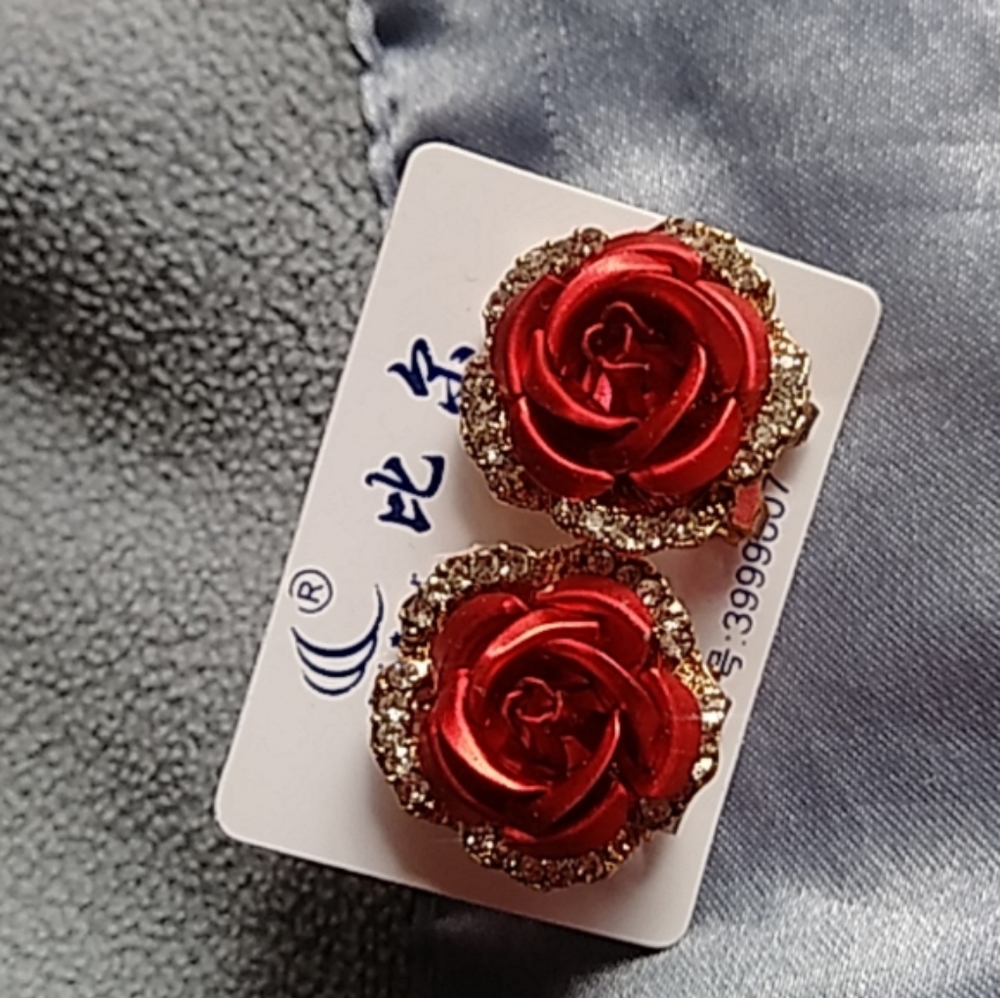 💖🌷 Rose Crystal Earrings - Picture 5 of 6